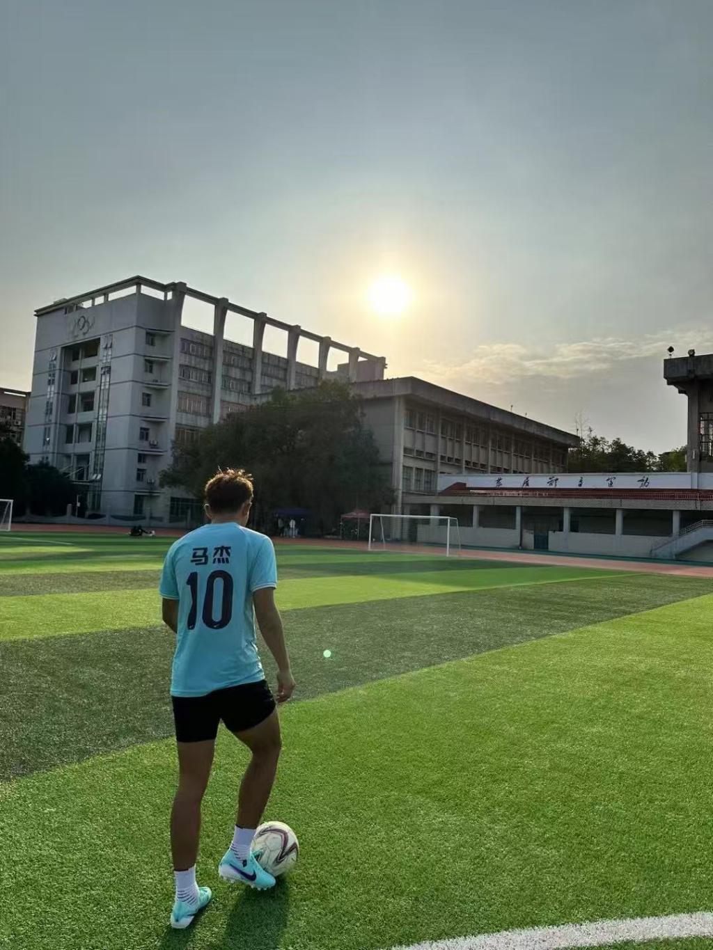 yaxin111足球文化：融合传统与现代的绿茵精神